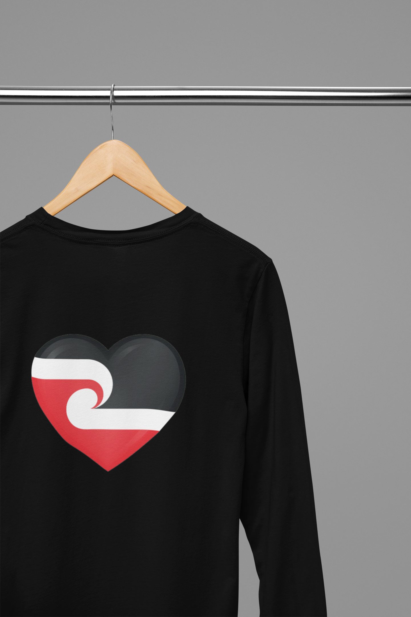 The Tino Rangatiratanga flag (national Māori flag) heart - Long Sleeve Tee