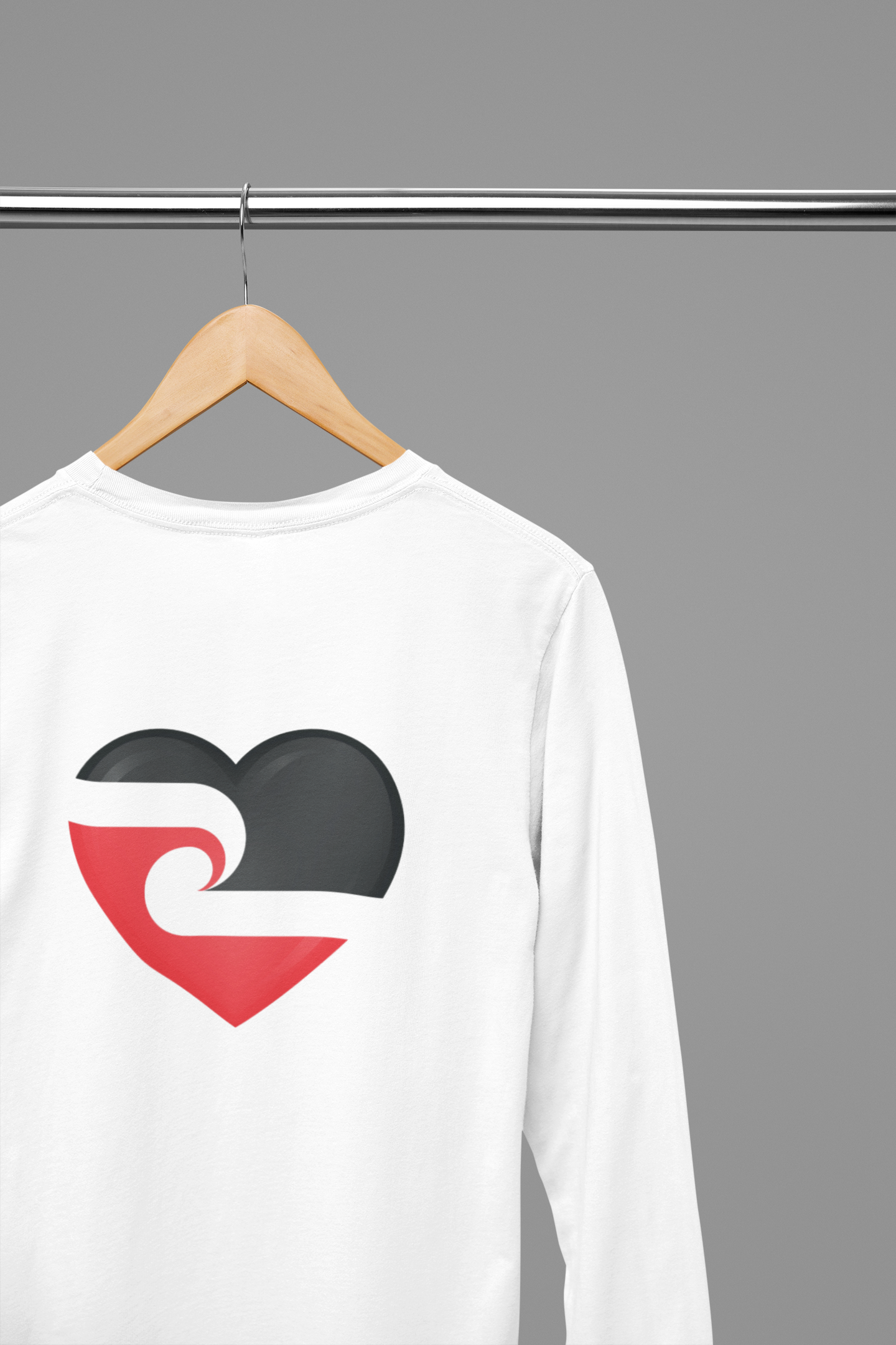 The Tino Rangatiratanga flag (national Māori flag) heart - Long Sleeve Tee