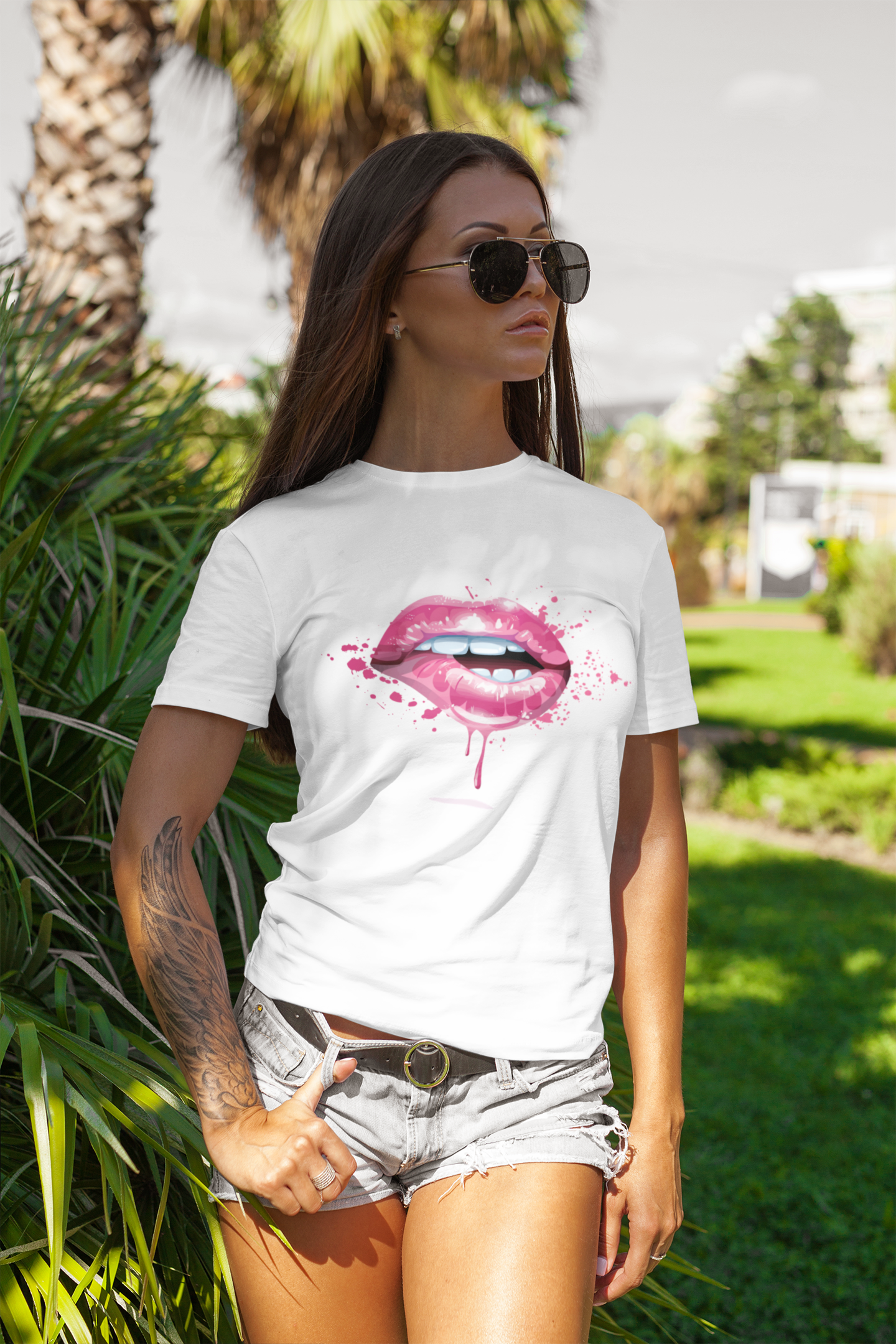 BITE ME - PINK LIPS TEE